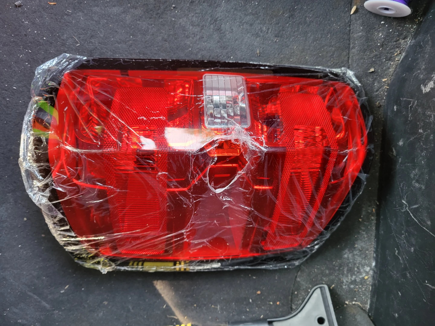 Chevrolet Silverado right tailight - photo 2