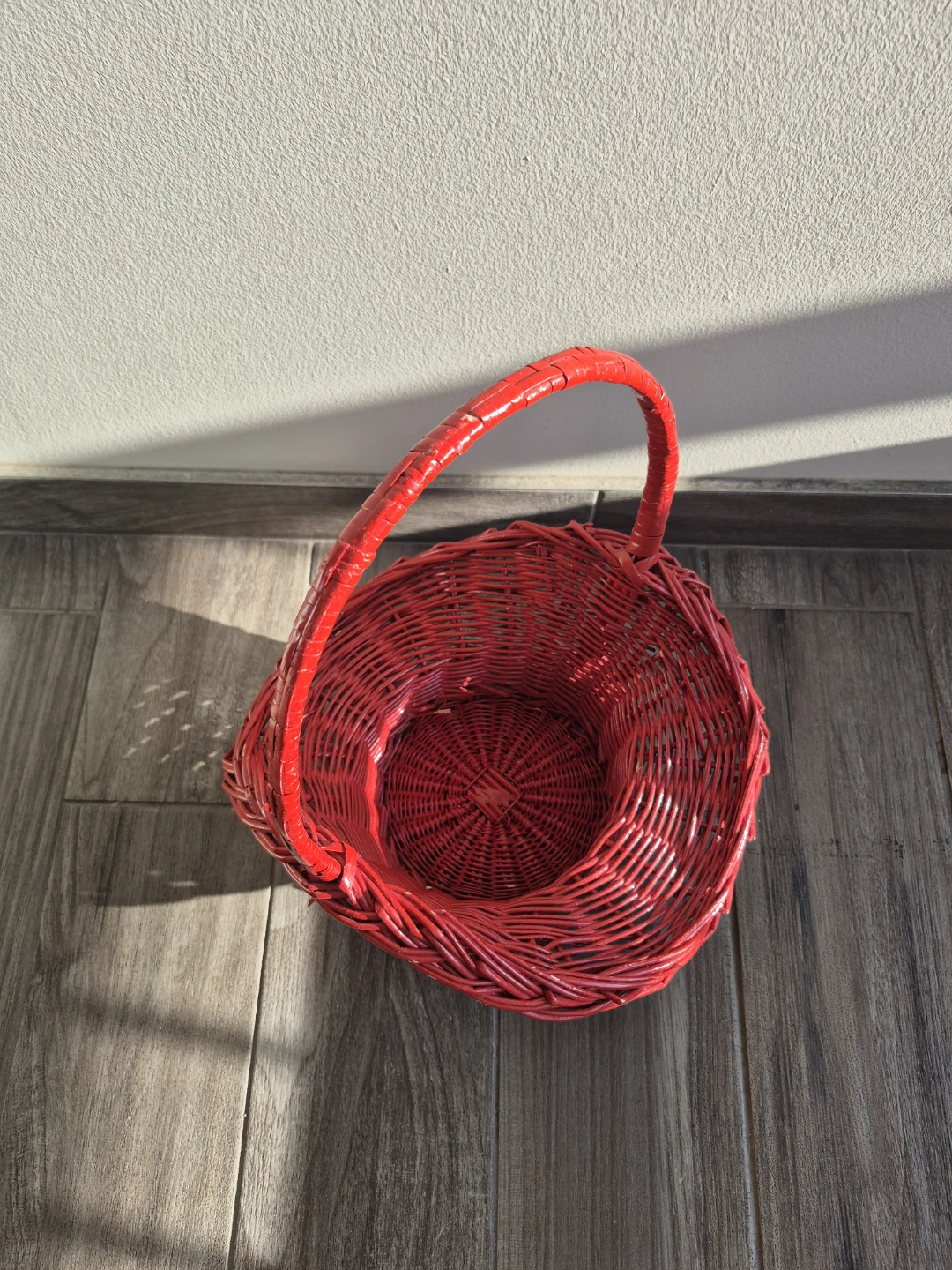 Red Wicker Basket with Handle - photo 2