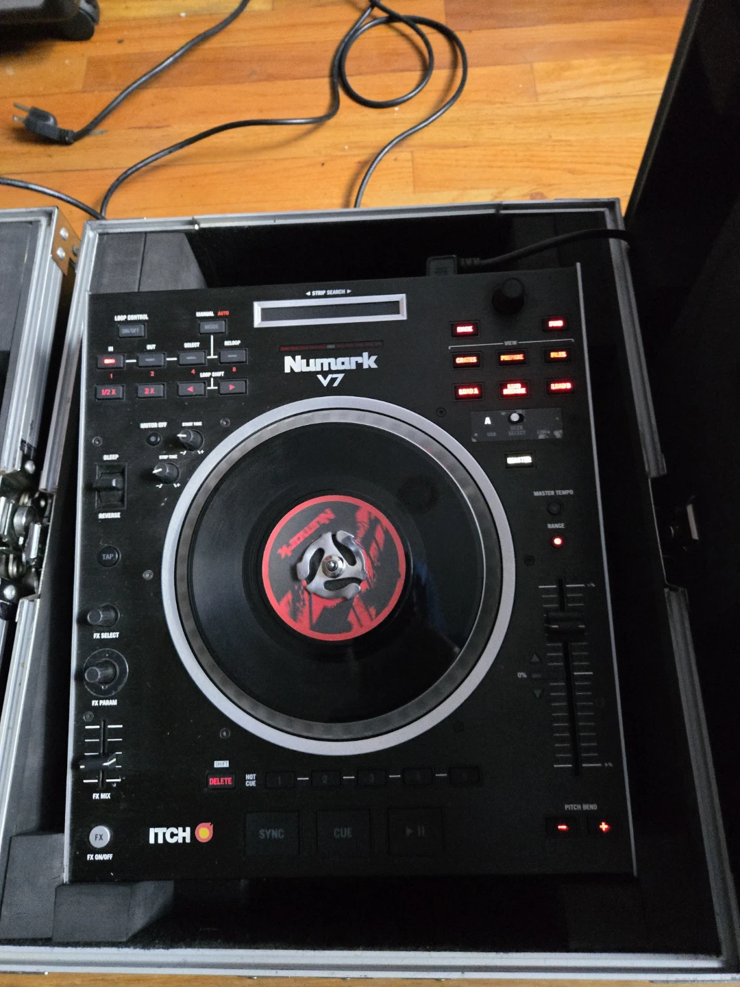Numark V7 DJ Controller