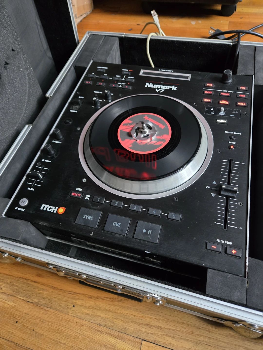 Numark V7 DJ Controller - photo 4