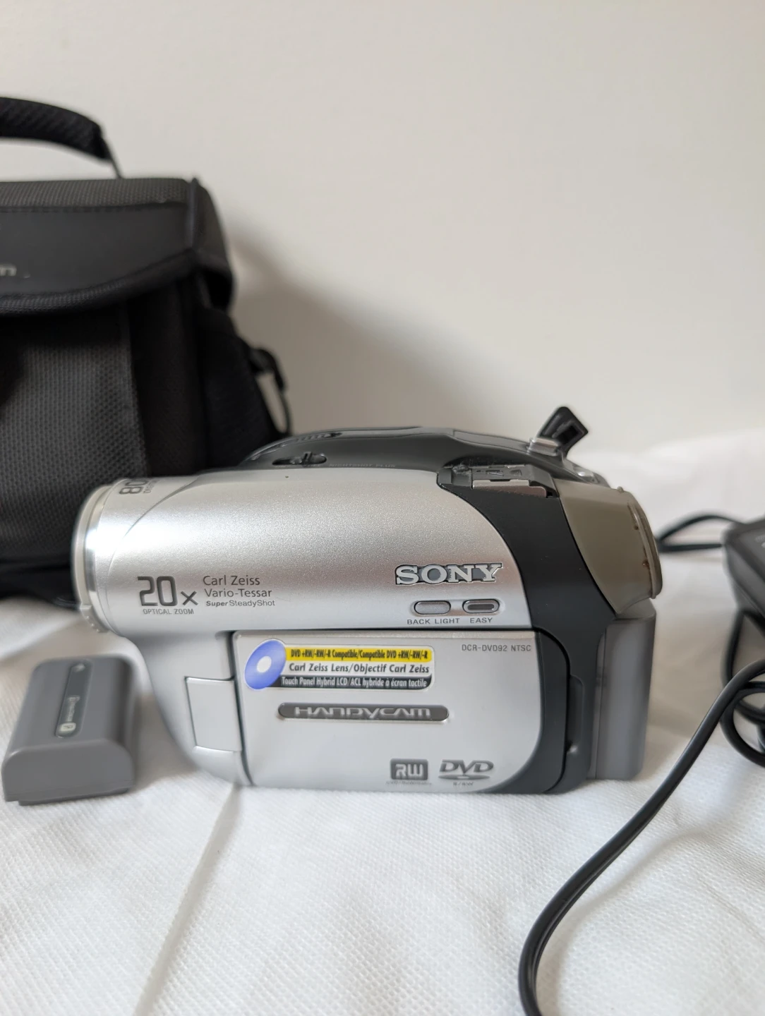 Sony Handycam DCR-DVD92 Camcorder with Bag and Accessories - photo 2