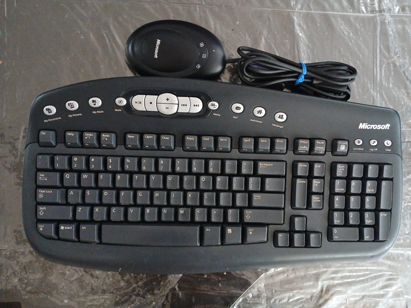 Microsoft Standard Multimedia Keyboard 1.1