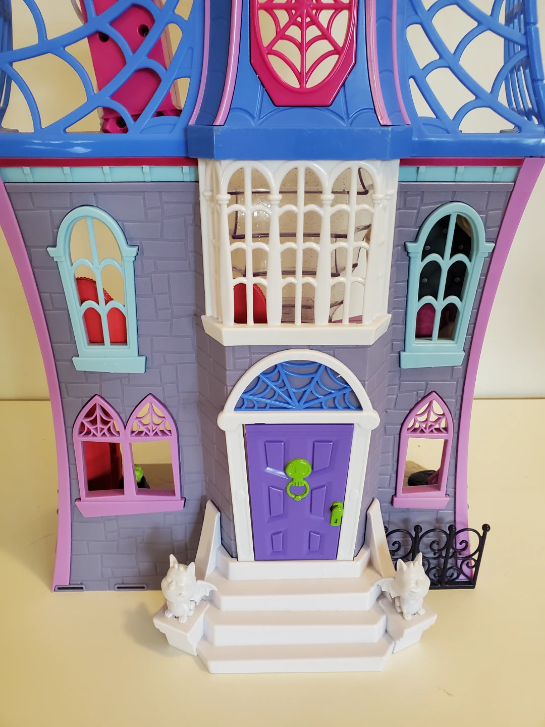 Disney Jr. Vampirina Scare B&B Doll Play House Mansion - photo 2