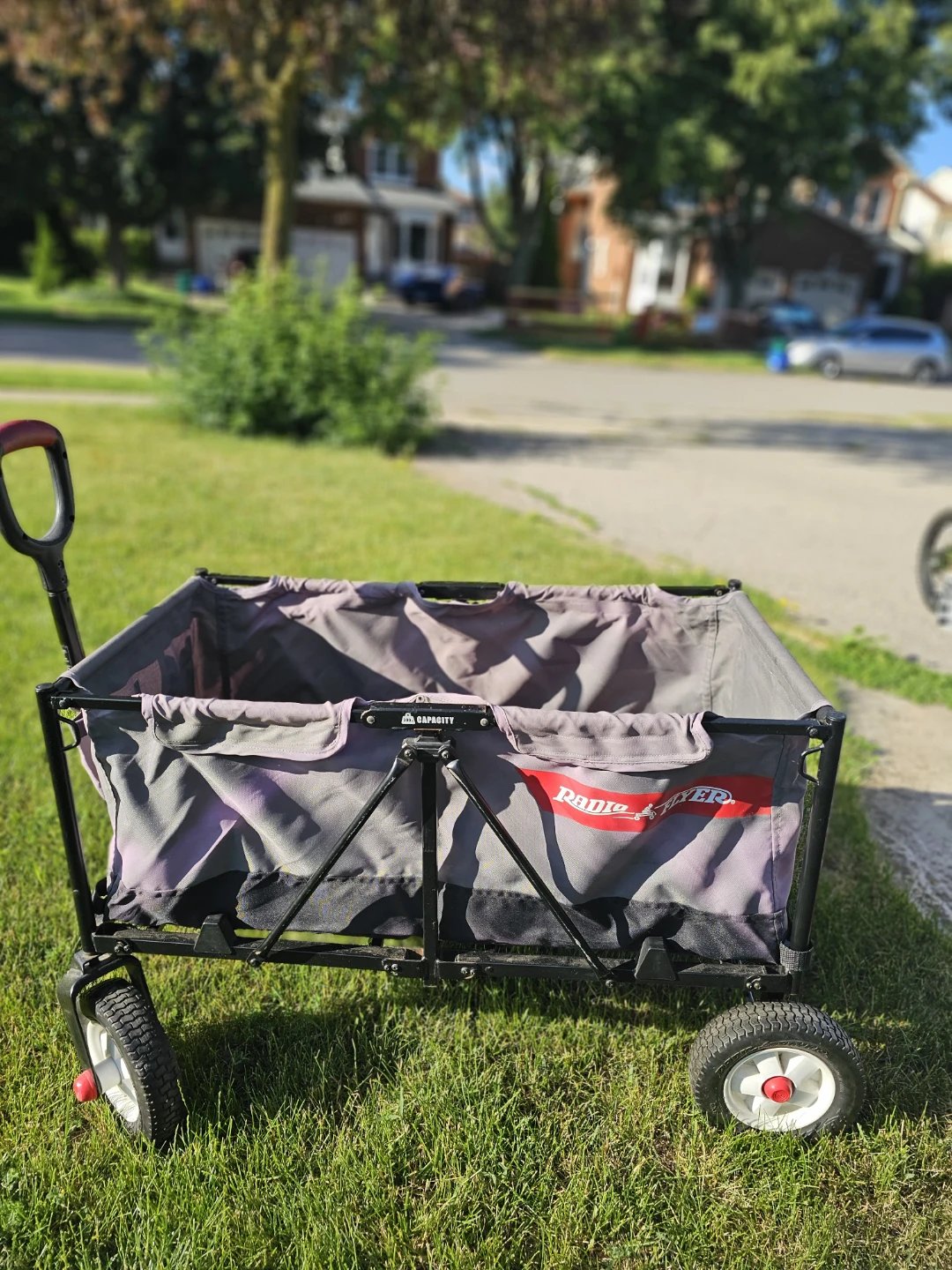 Radio Flyer = heavy duty kids and cargo wegon - photo 2