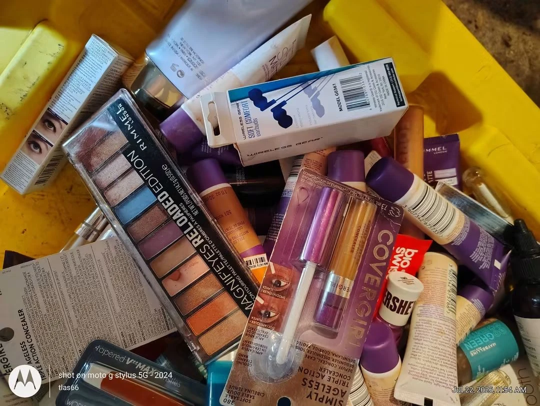 BULK LOT 50pcs Assorted Makeup - photo 3