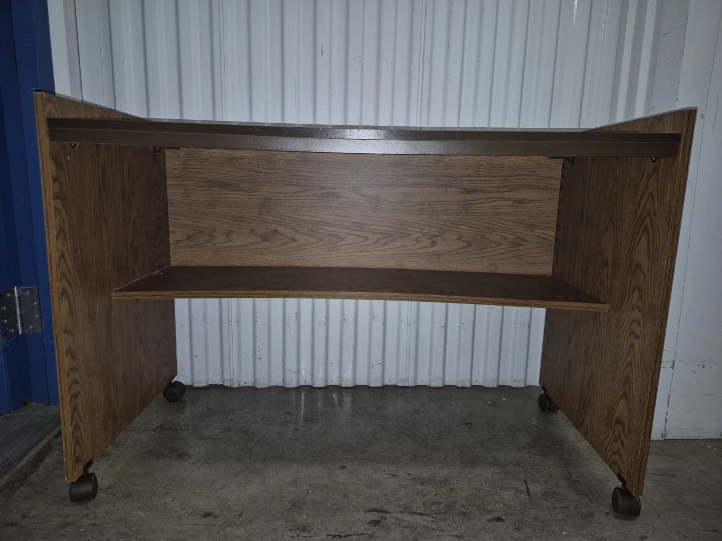 Student/Kids desk/TV stand - photo 2