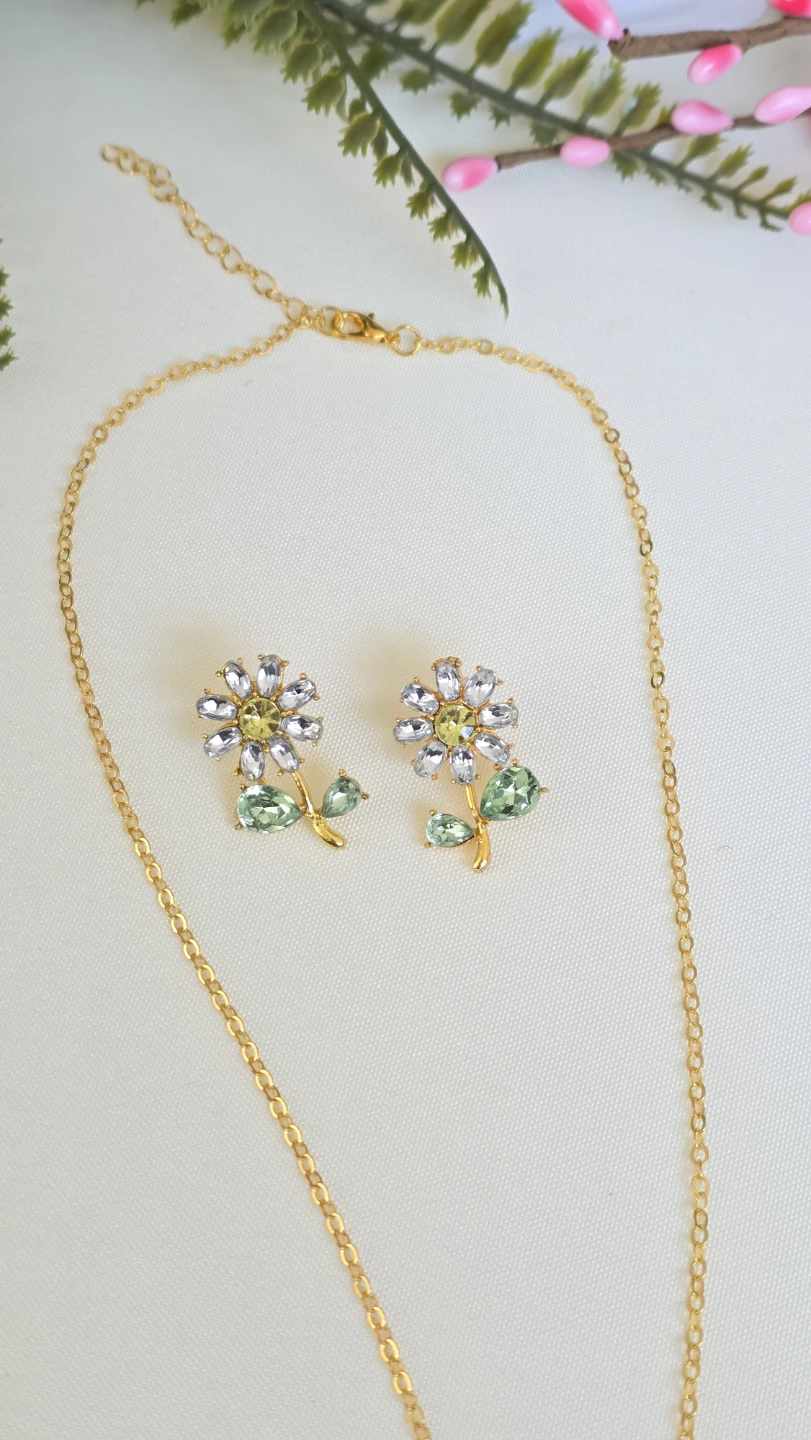 Daisy Flower Necklace and Earring Set - photo 3