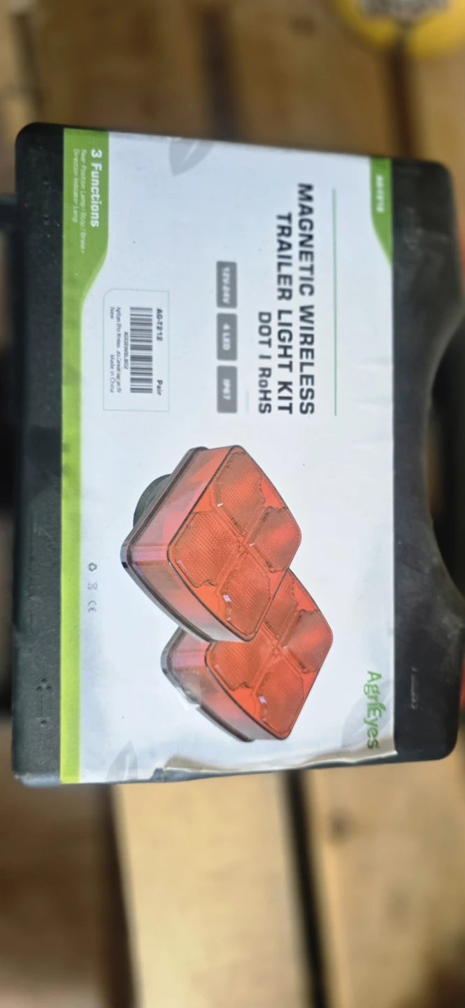 Wireless trailer lights