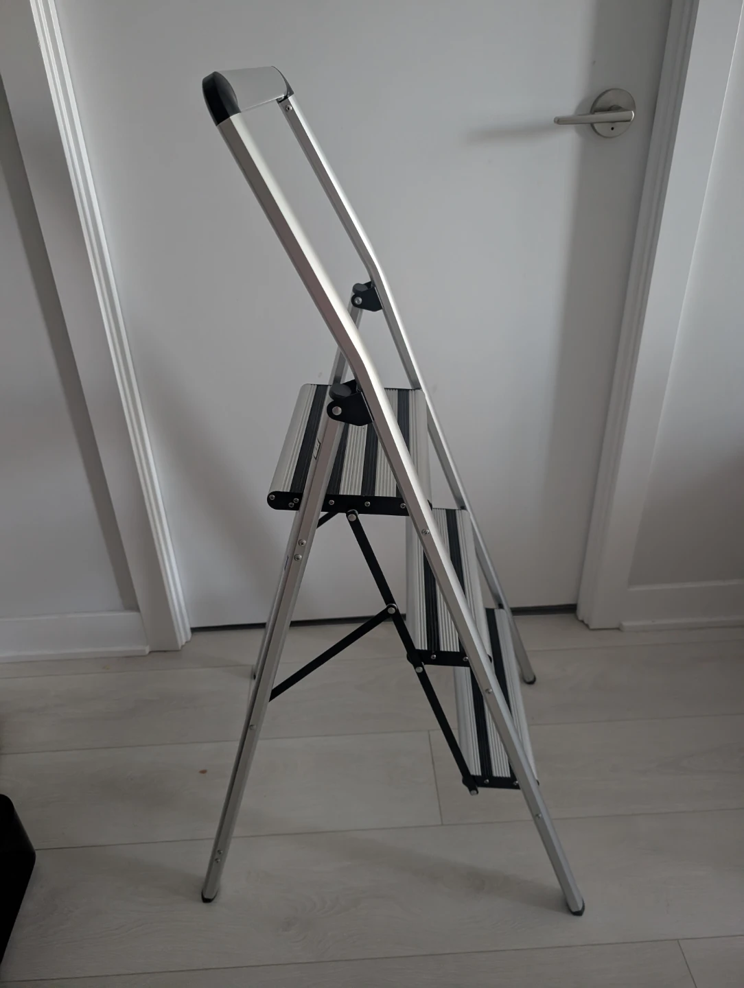 Aluminum Step Stool Ladder - photo 2