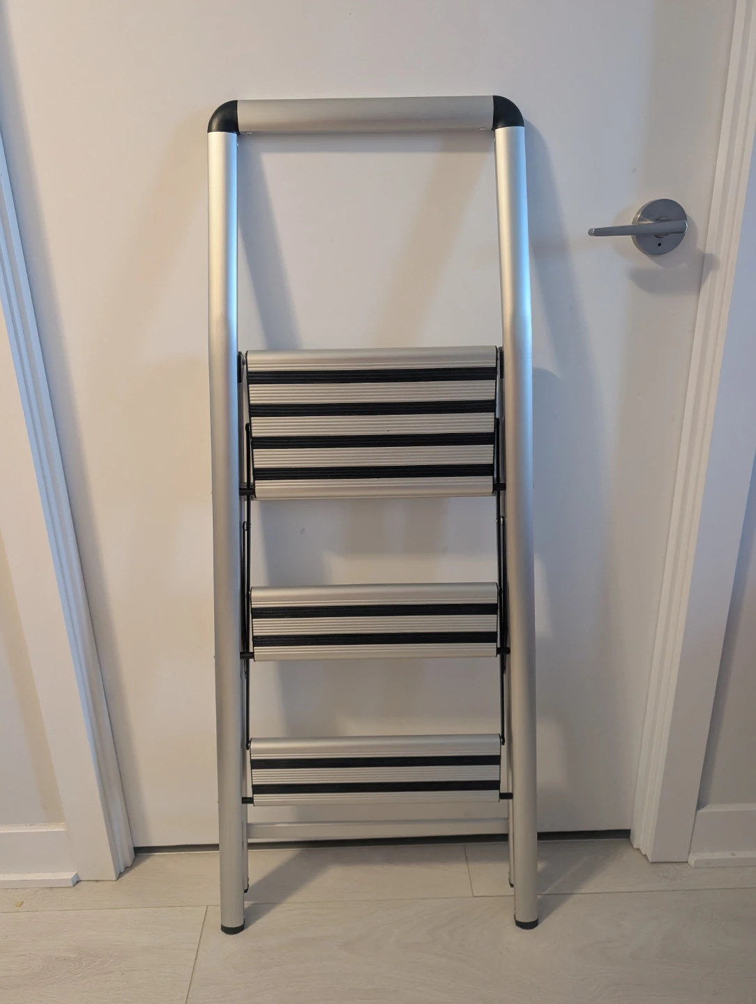 Aluminum Step Stool Ladder - photo 3