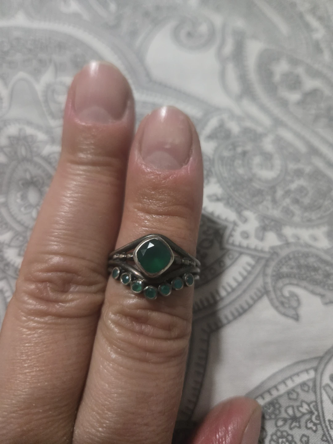 Silver 925 ring with natural emerald stones