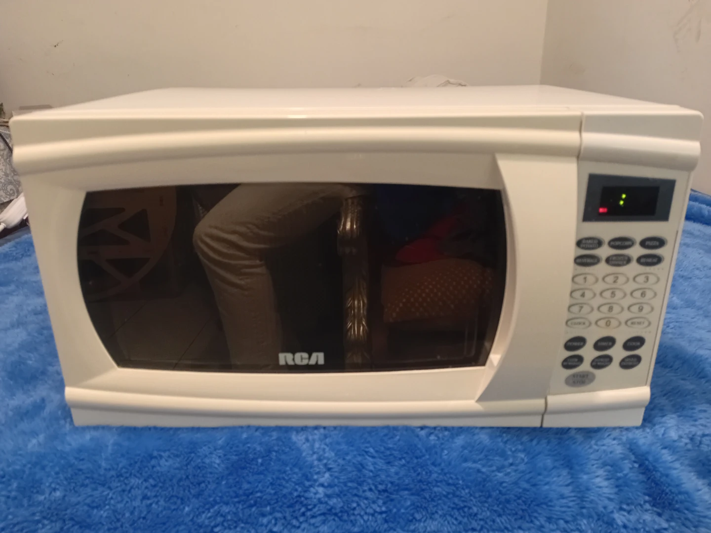 White RCA Microwave