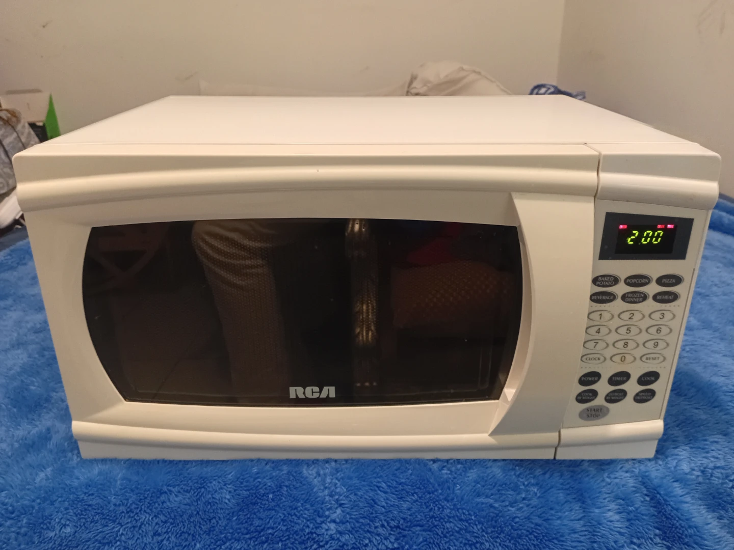 White RCA Microwave - photo 4