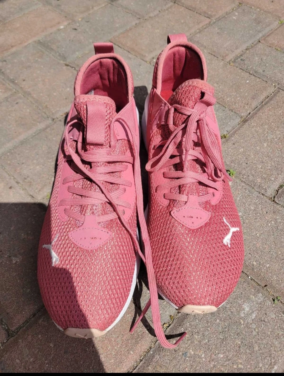 WOMEN'S PUMA SIZE 10