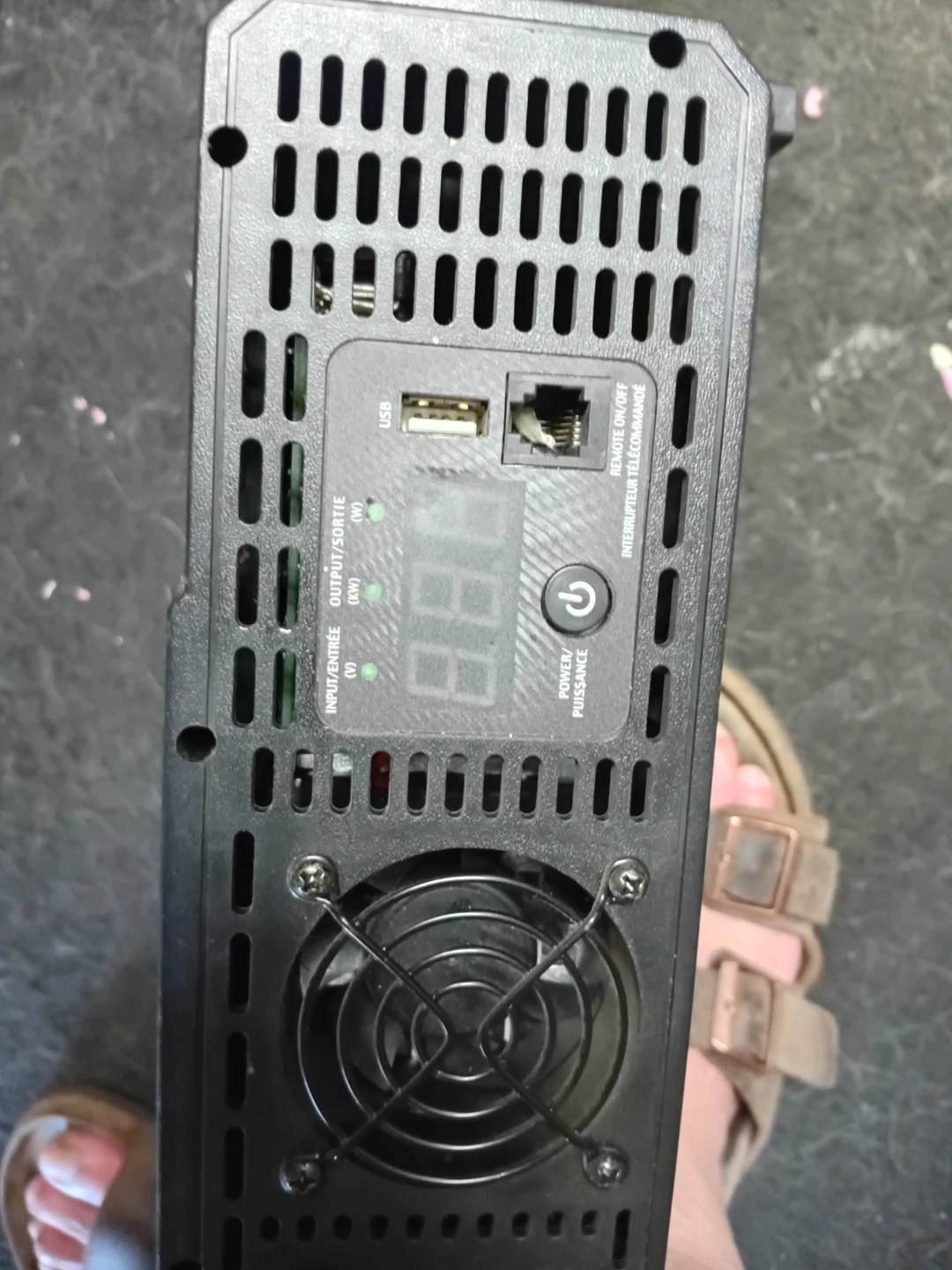 Motomaster Eliminator 3000W Digital Power Inverter - photo 2
