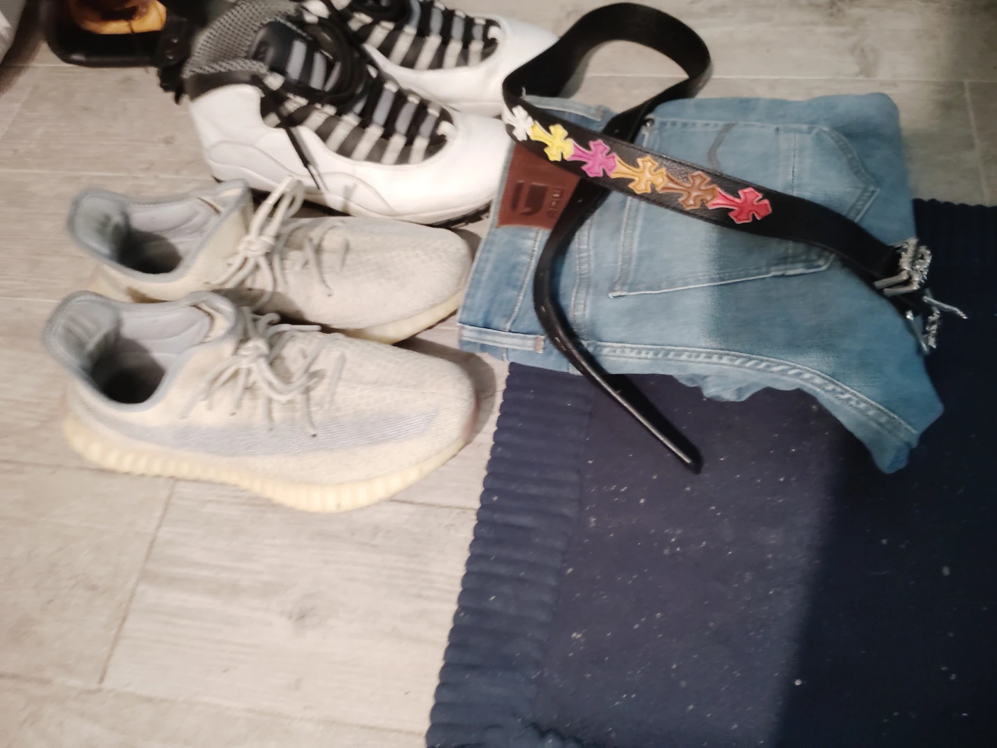 Adidas Yeezy Boost 350 V2 & Nike Jordan Sneakers Bundle