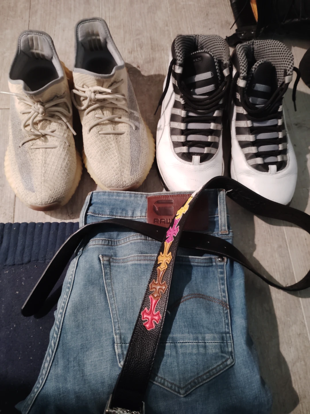 Adidas Yeezy Boost 350 V2 & Nike Jordan Sneakers Bundle - photo 2