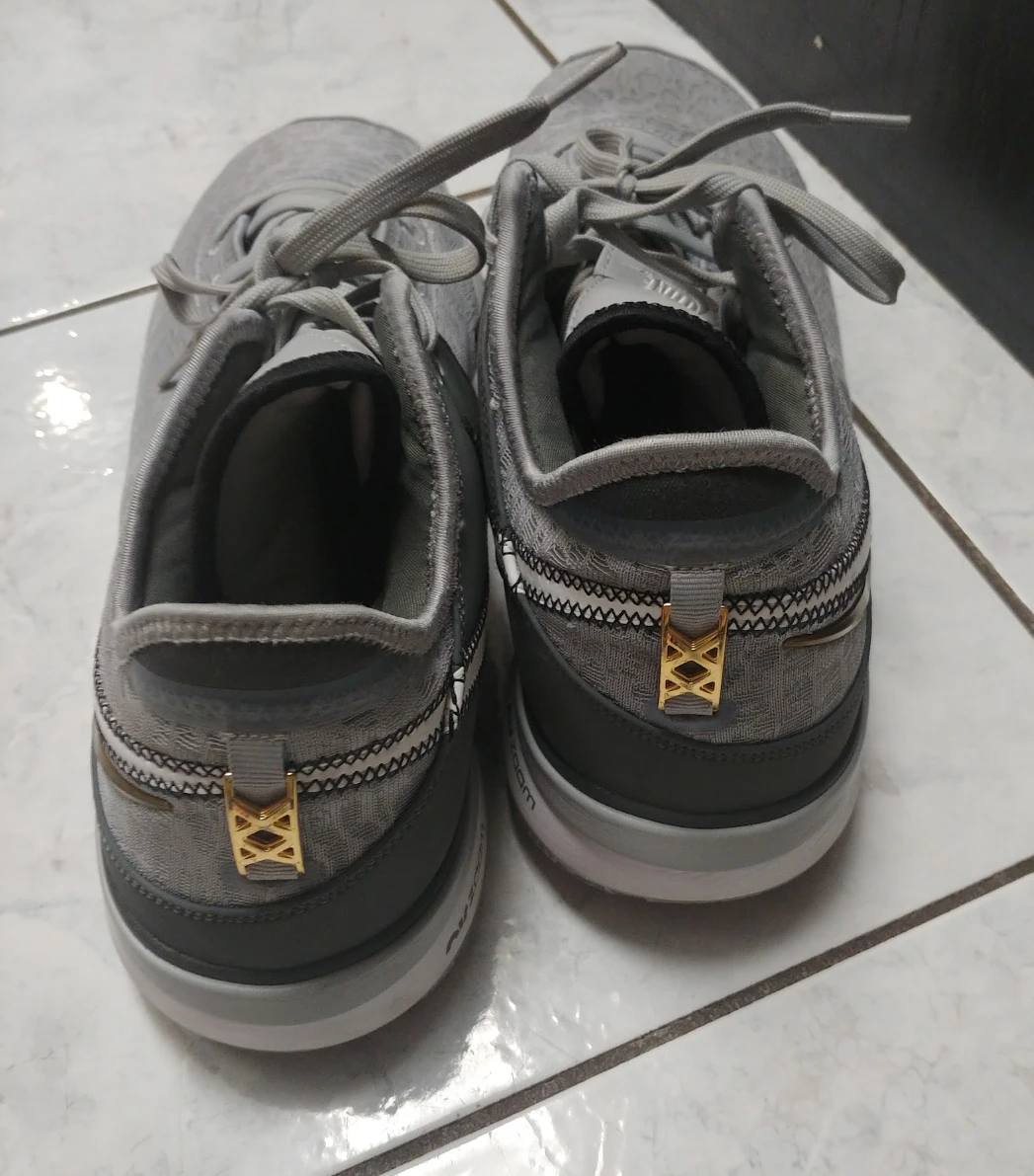 Nike LeBron Shoes (size 13) - photo 3