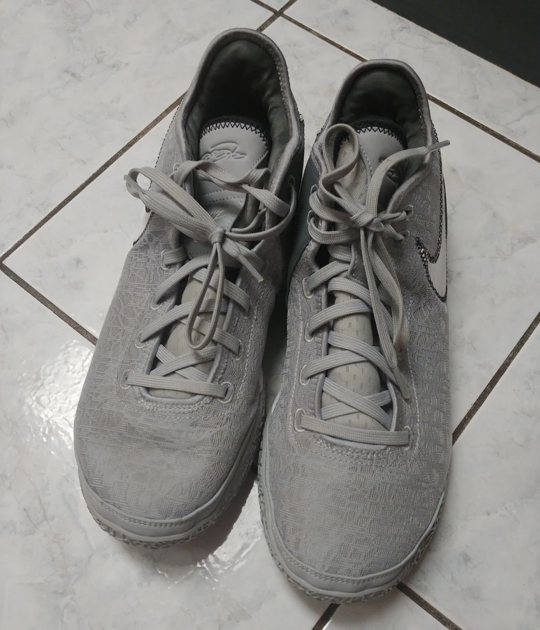 Nike LeBron Shoes (size 13) - photo 4