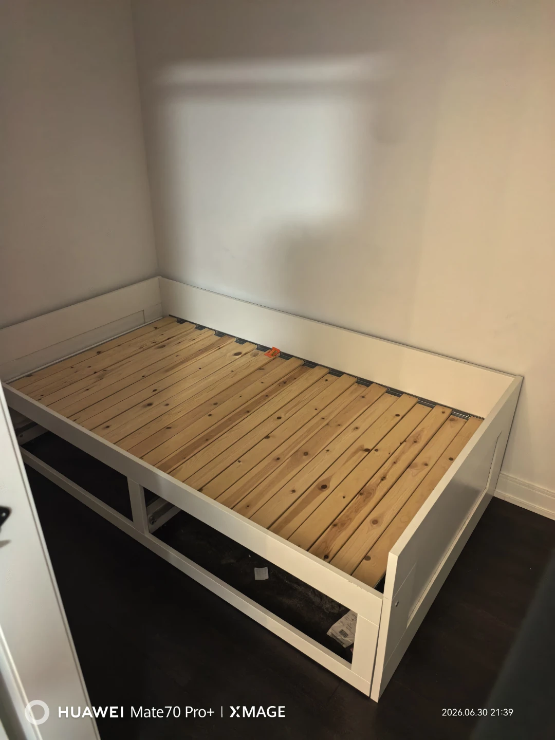 White Daybed with Wooden Slats - photo 2