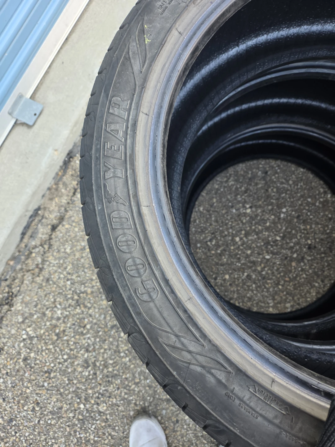 3 tire 235/45R19 Goodyear assurance - photo 2
