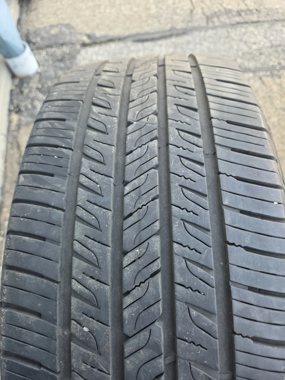 3 tire 235/45R19 Goodyear assurance - photo 5