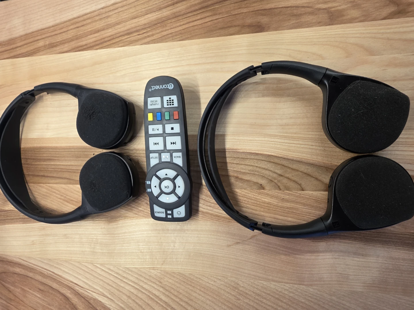 Uconnect Wireless Headphones and Remote - photo 2
