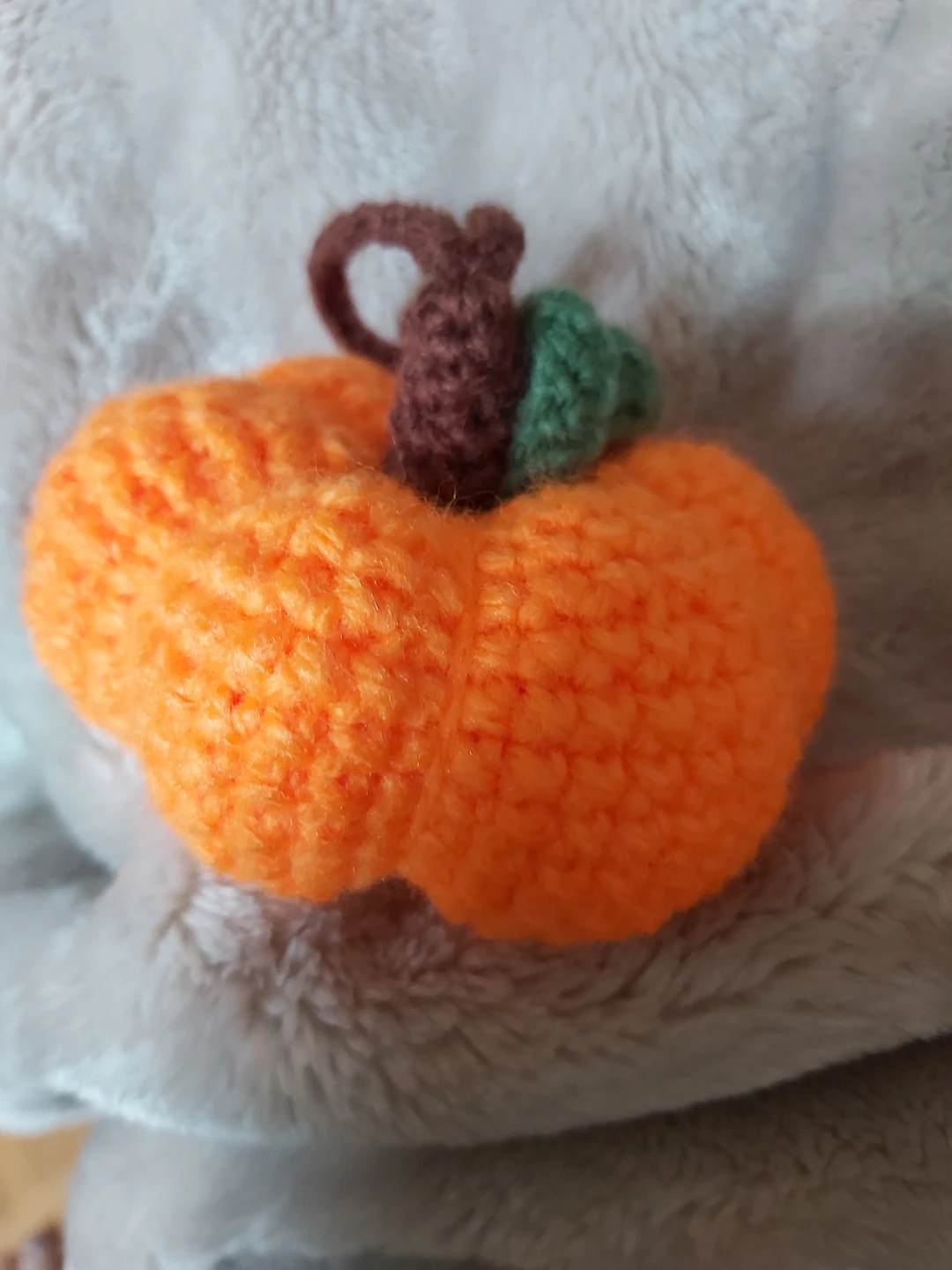Handmade Crochet Pumpkin and Ghost Figurines - photo 4