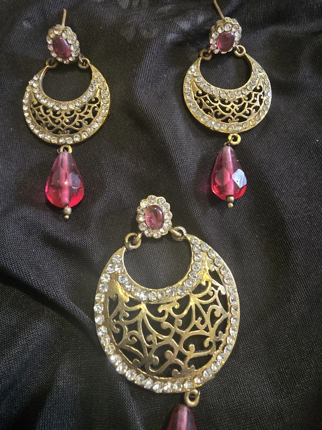 Gold-tone Chandelier Earrings and Pendant Set with Pink Jewels - photo 2