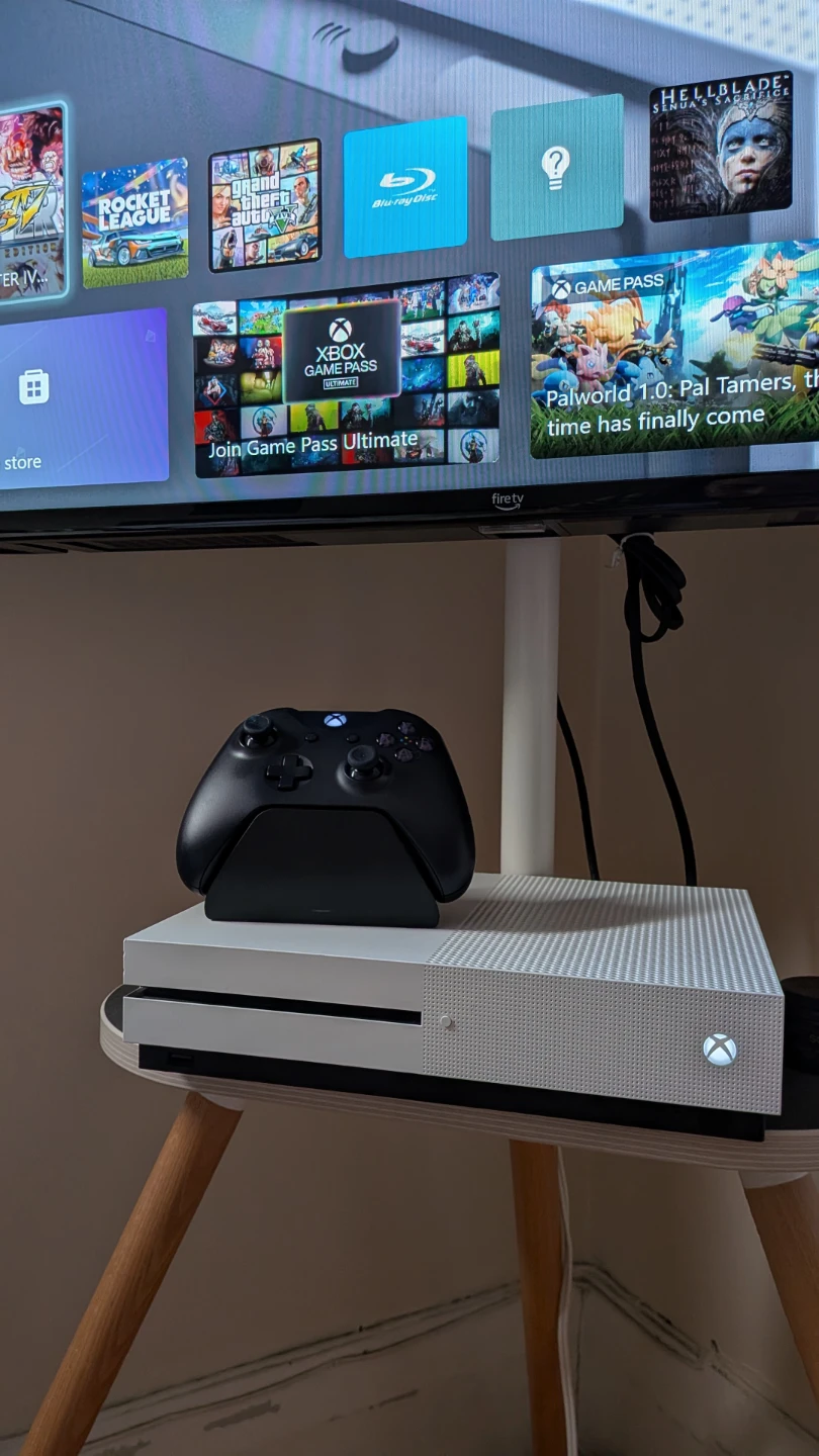 Xbox One S Console with Controller 500gb - photo 3
