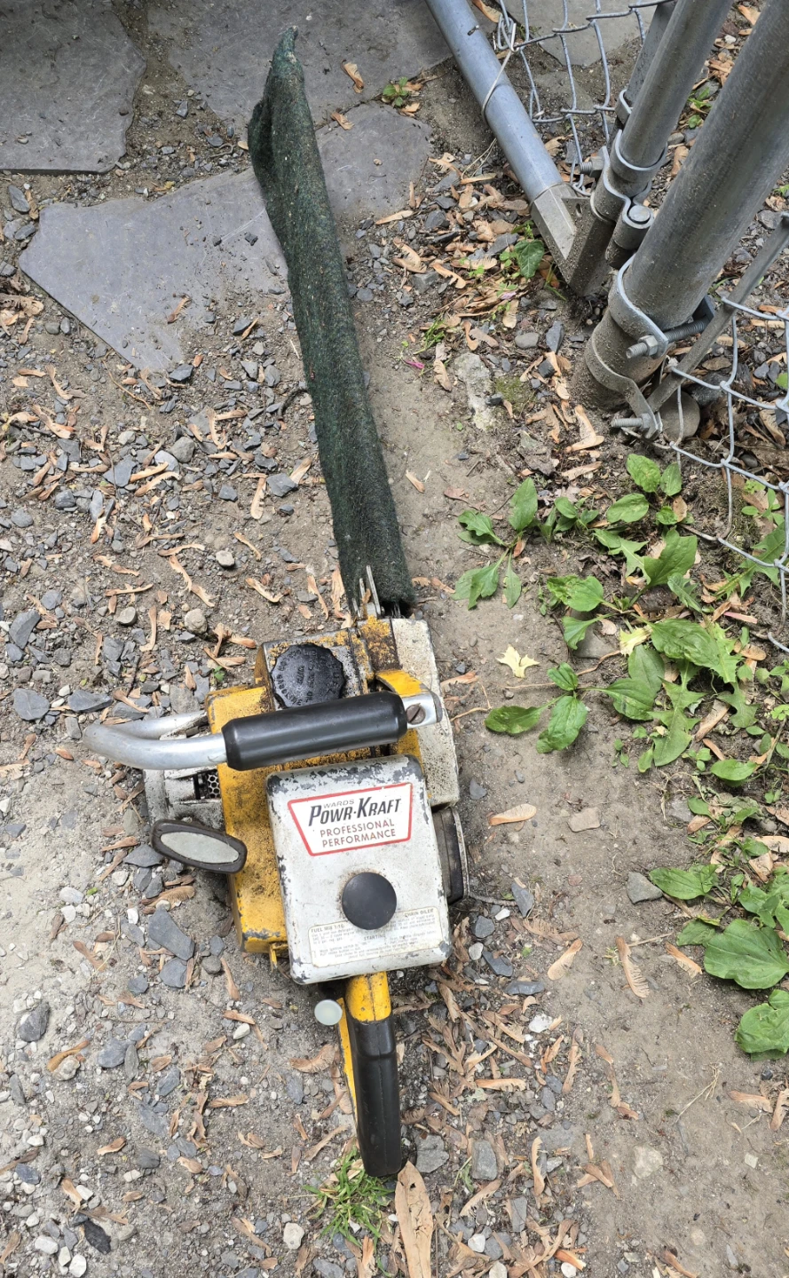 Montgomery Ward Power-Kraft Chainsaw - photo 3