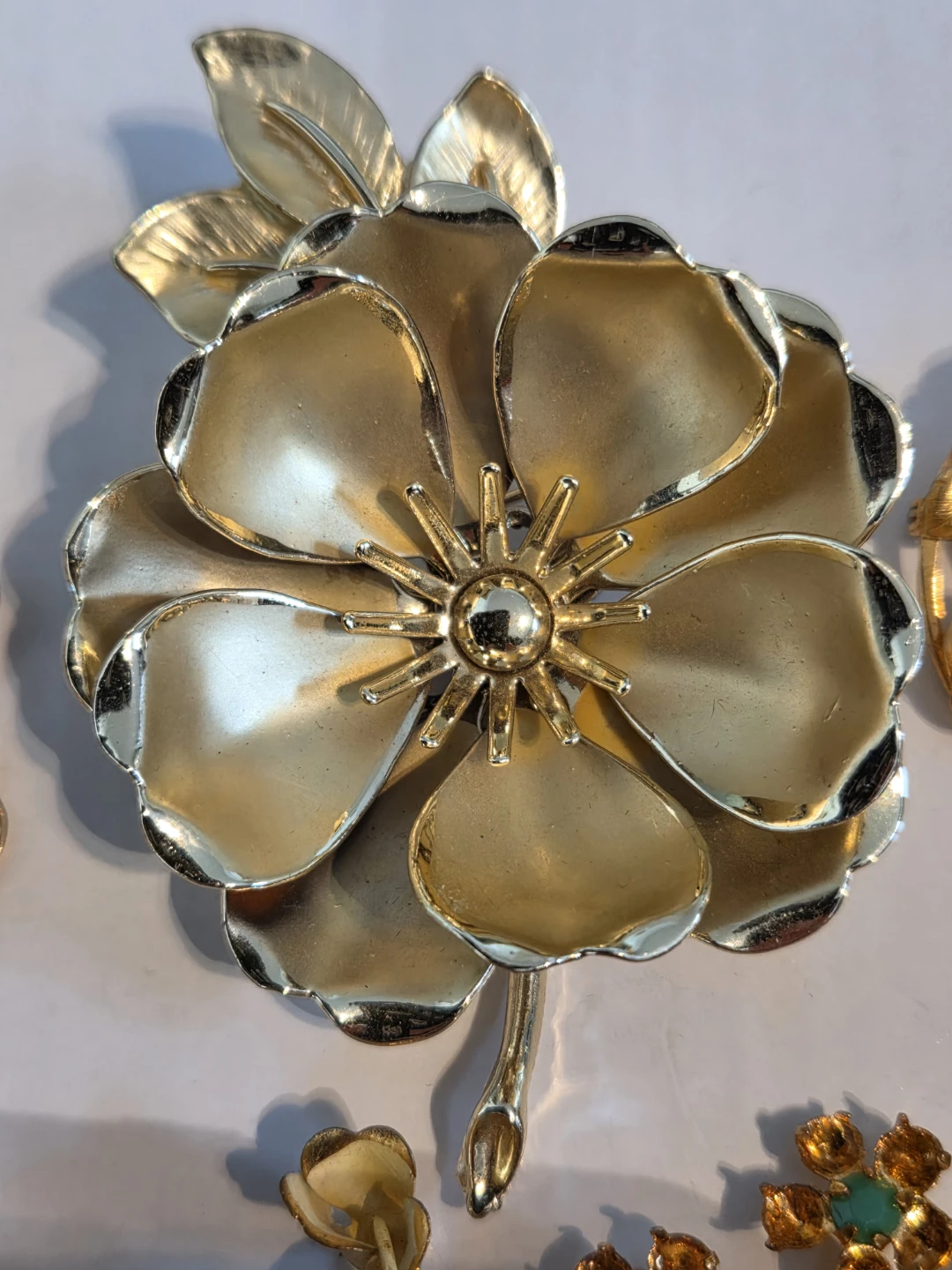 Floral brooches and bracelet - photo 2