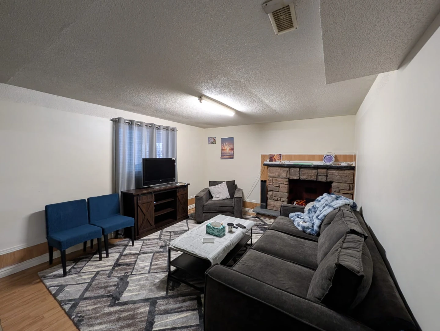 Fully furnished 1-bedroom basement.