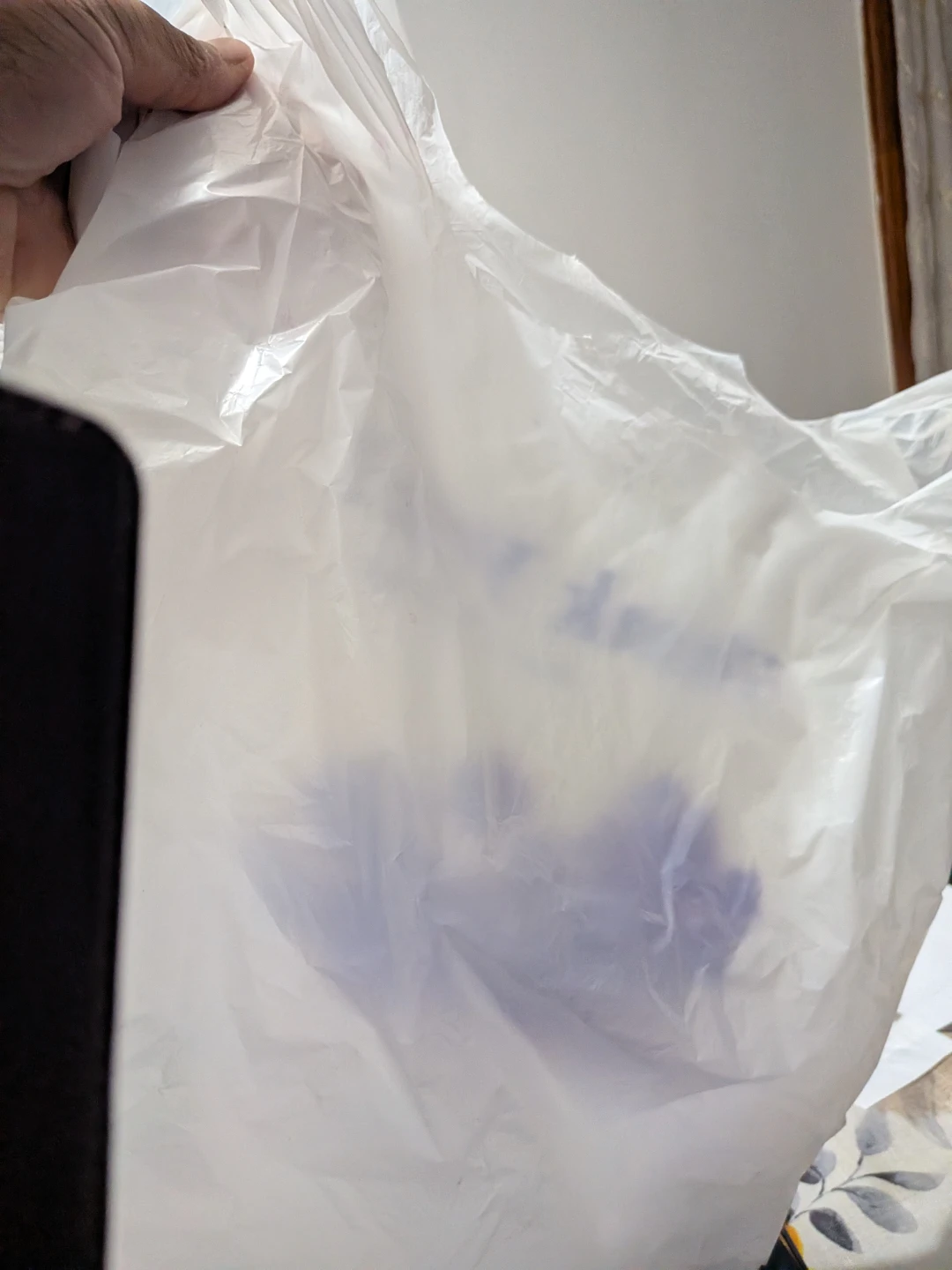 White Plastic Shopping Bag with Purple Roses - photo 2