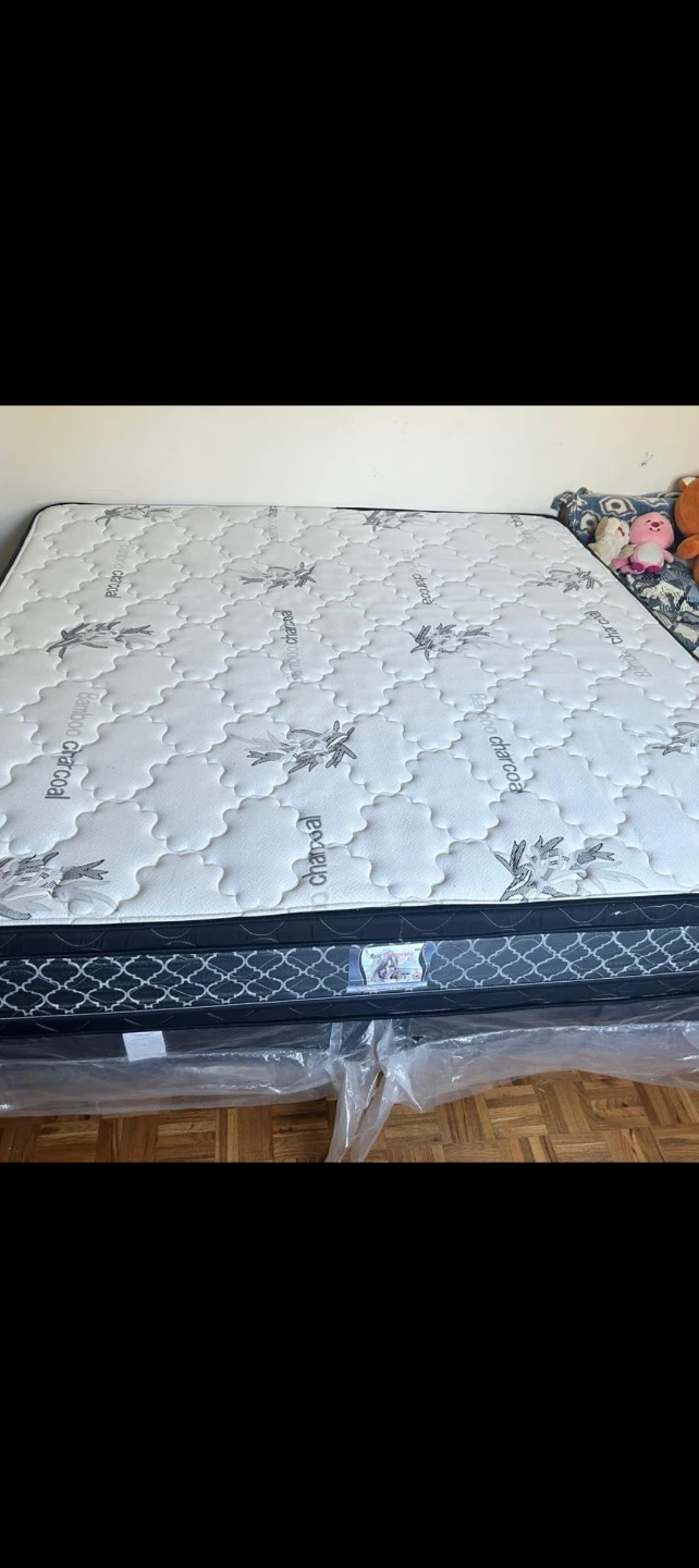 Moving Sale King Size Bamboo Charcoal Mattress – Like New