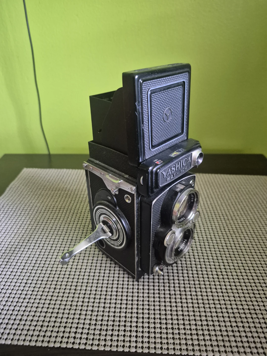 Yashica Mat-124 Twin Lens Reflex Camera - photo 2