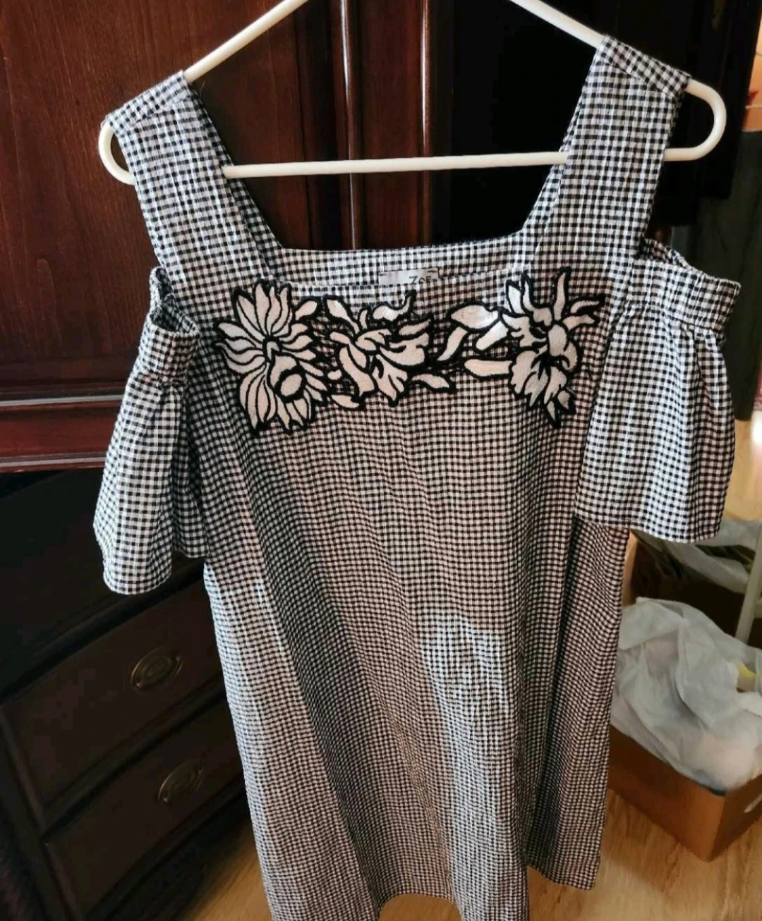 Cold Shoulder Gingham Dress with Floral Appliqué - photo 3