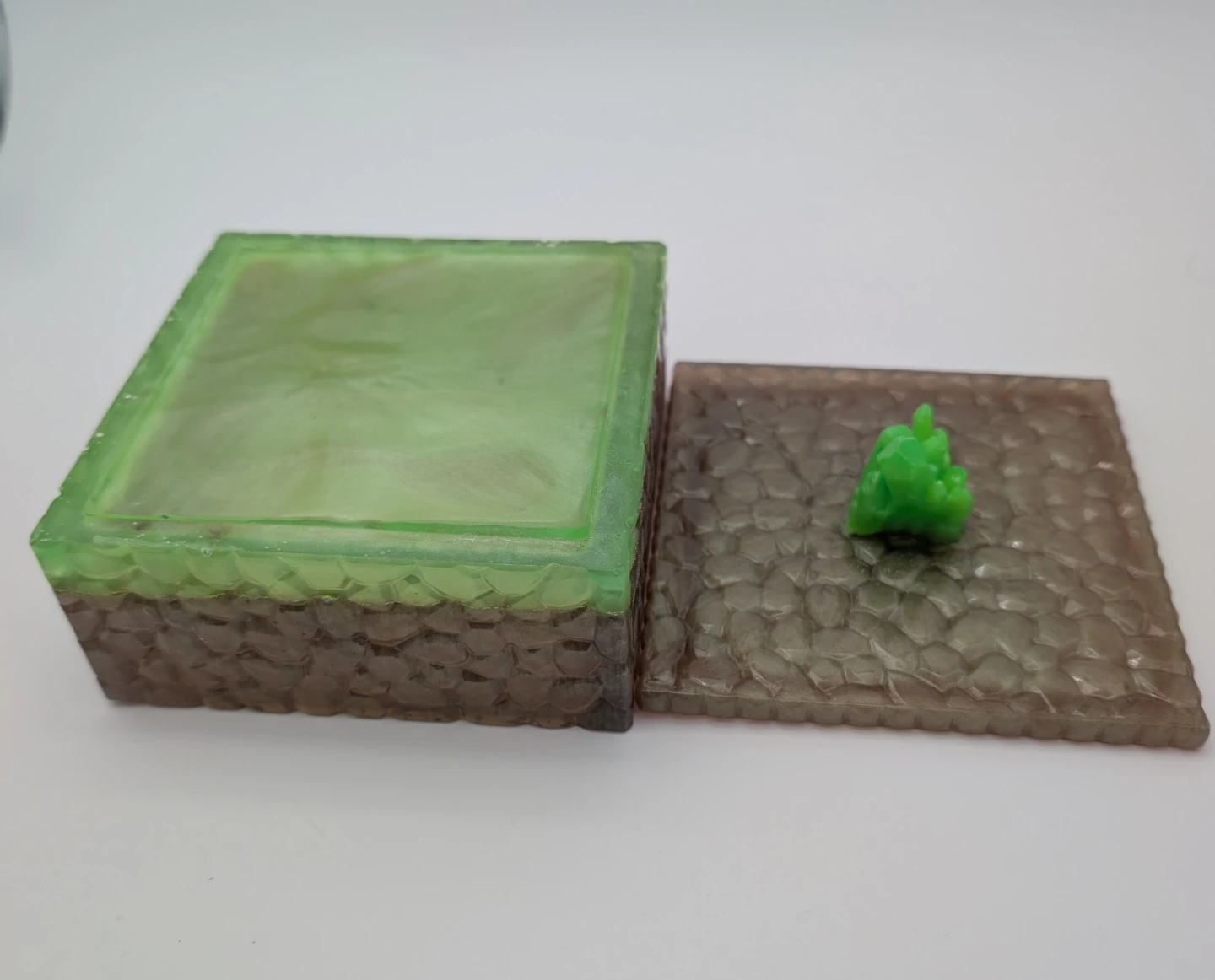 Resin Minecraft-themed Trinket Box - photo 3