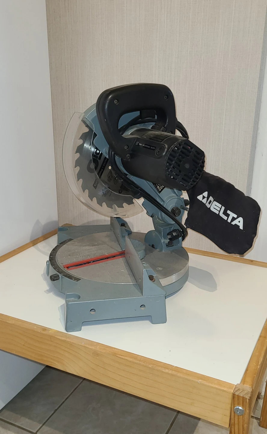 Delta 8-1/4" Compound Miter Saw - Great Condition! - photo 2