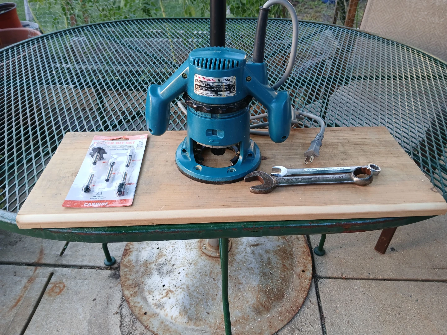 Makita Router Model 3608B with Router Bit Set - photo 5