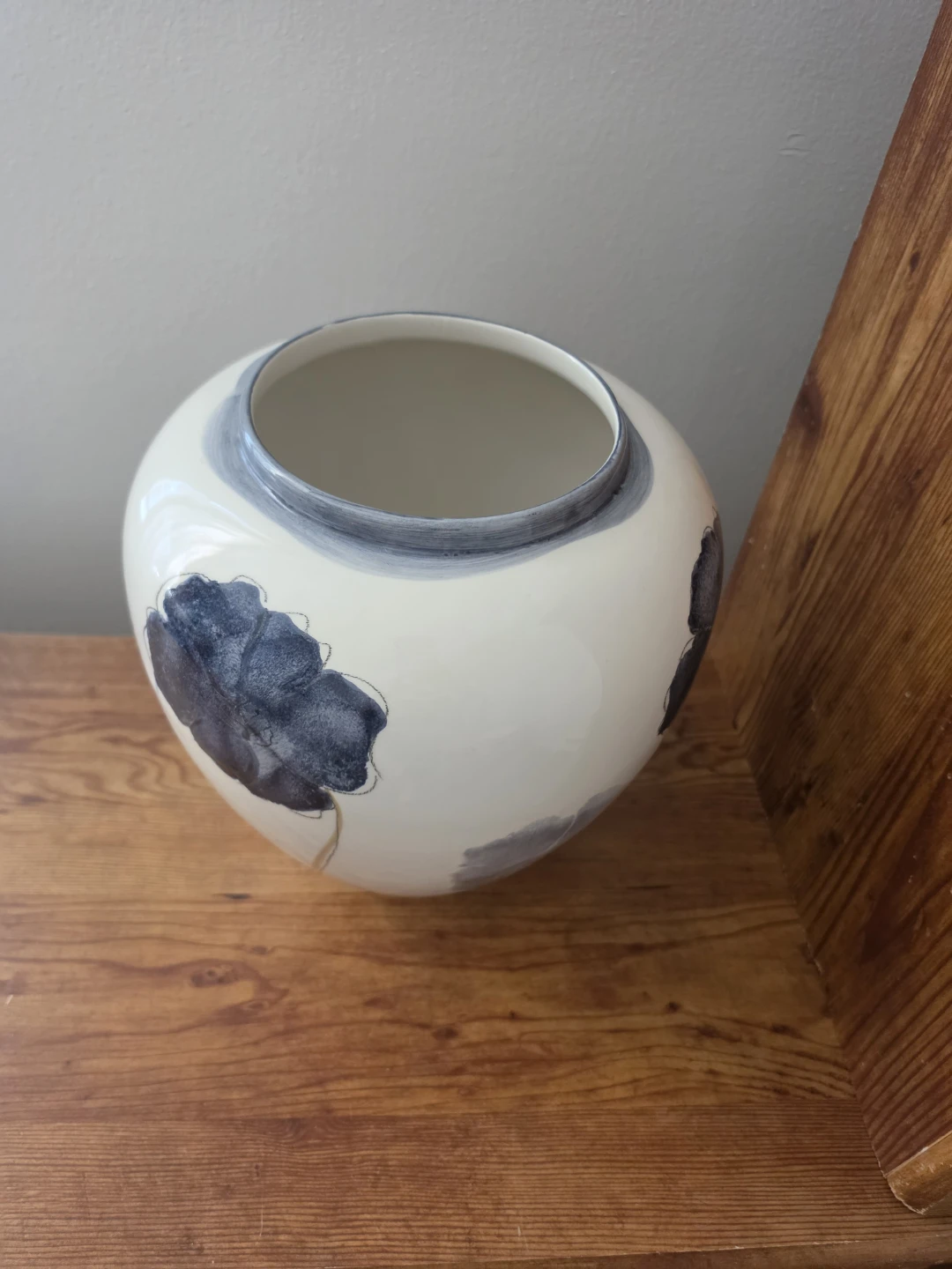 Large Ceramic Vase with Floral Design - photo 2