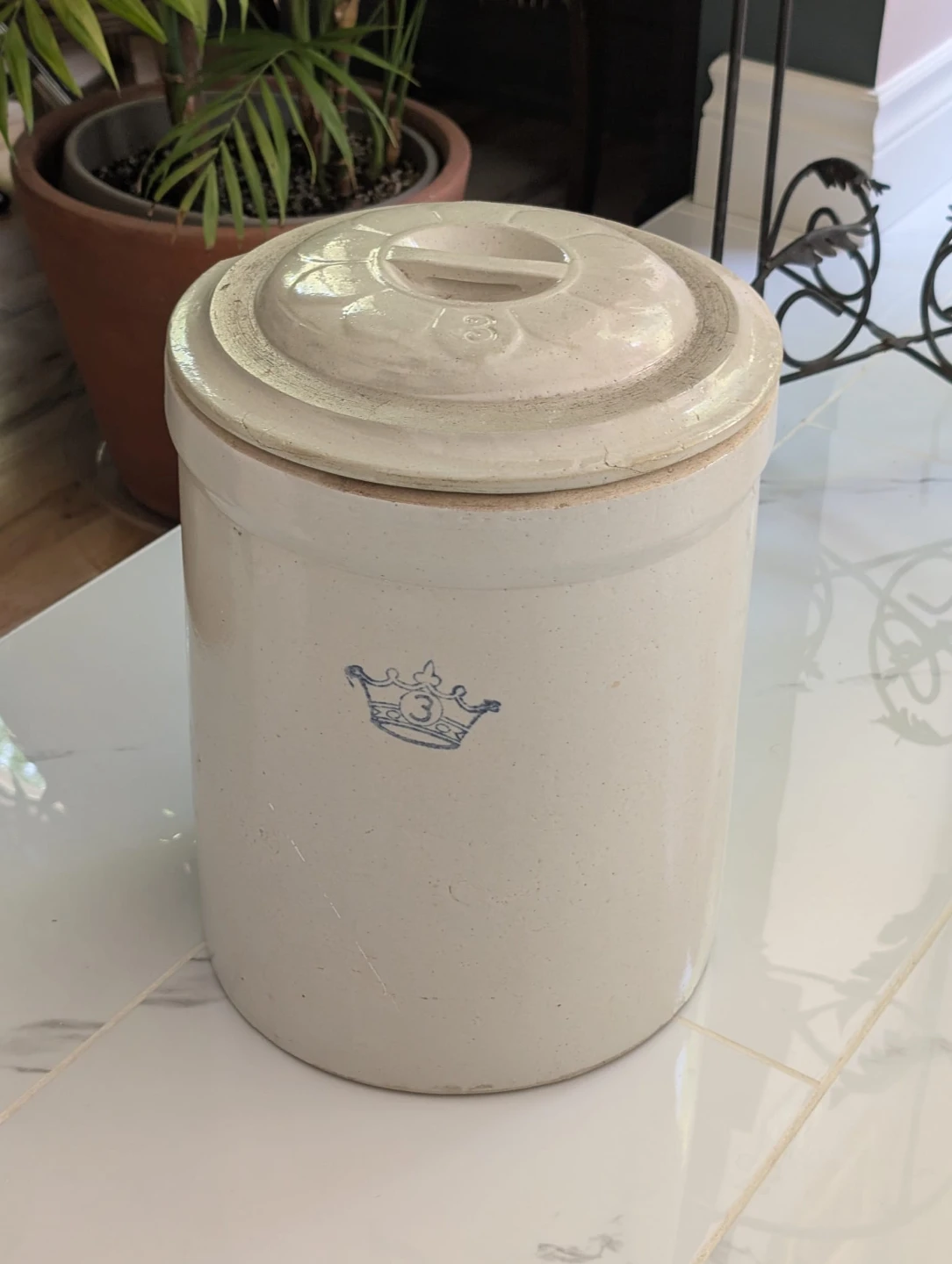 Robinson Ransbottom 3 gallon crock pottery with lid