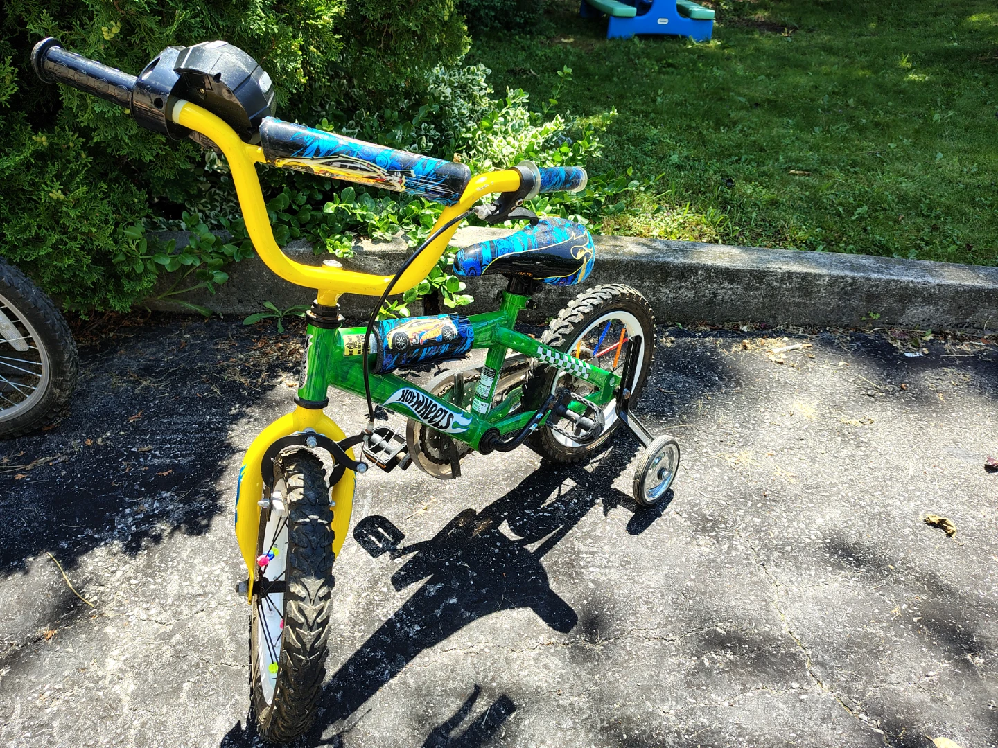 Hot Wheels Kids Bike with Training Wheels