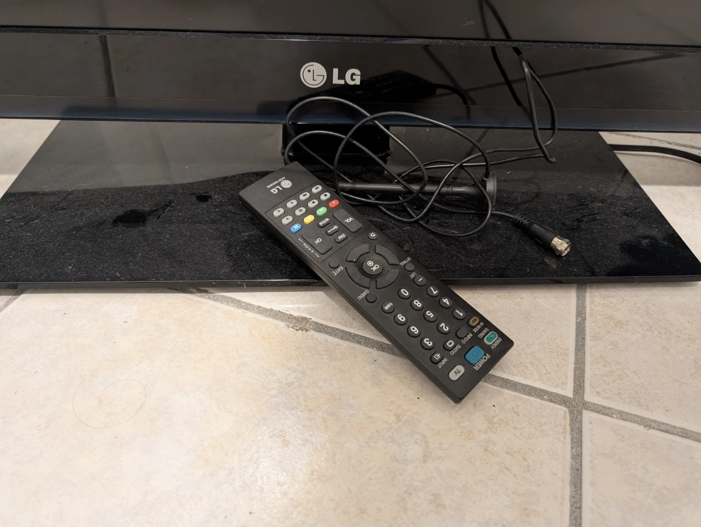 LG 42" TV - photo 2