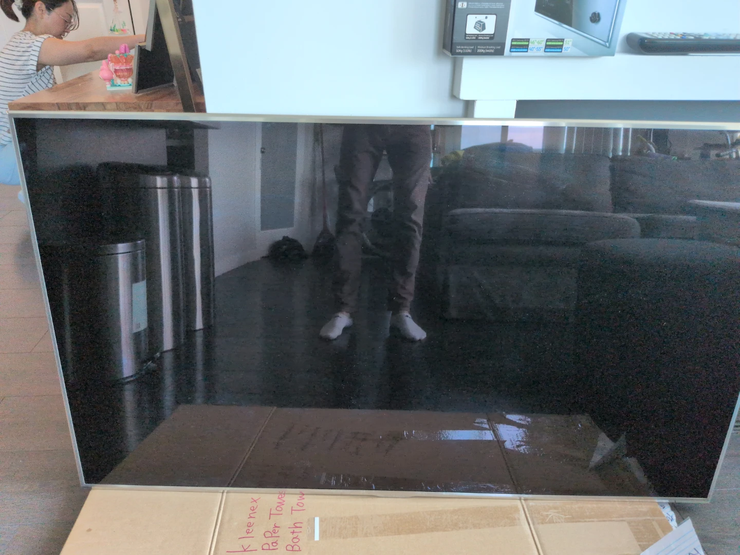 Samsung 55" with Wall-Mount