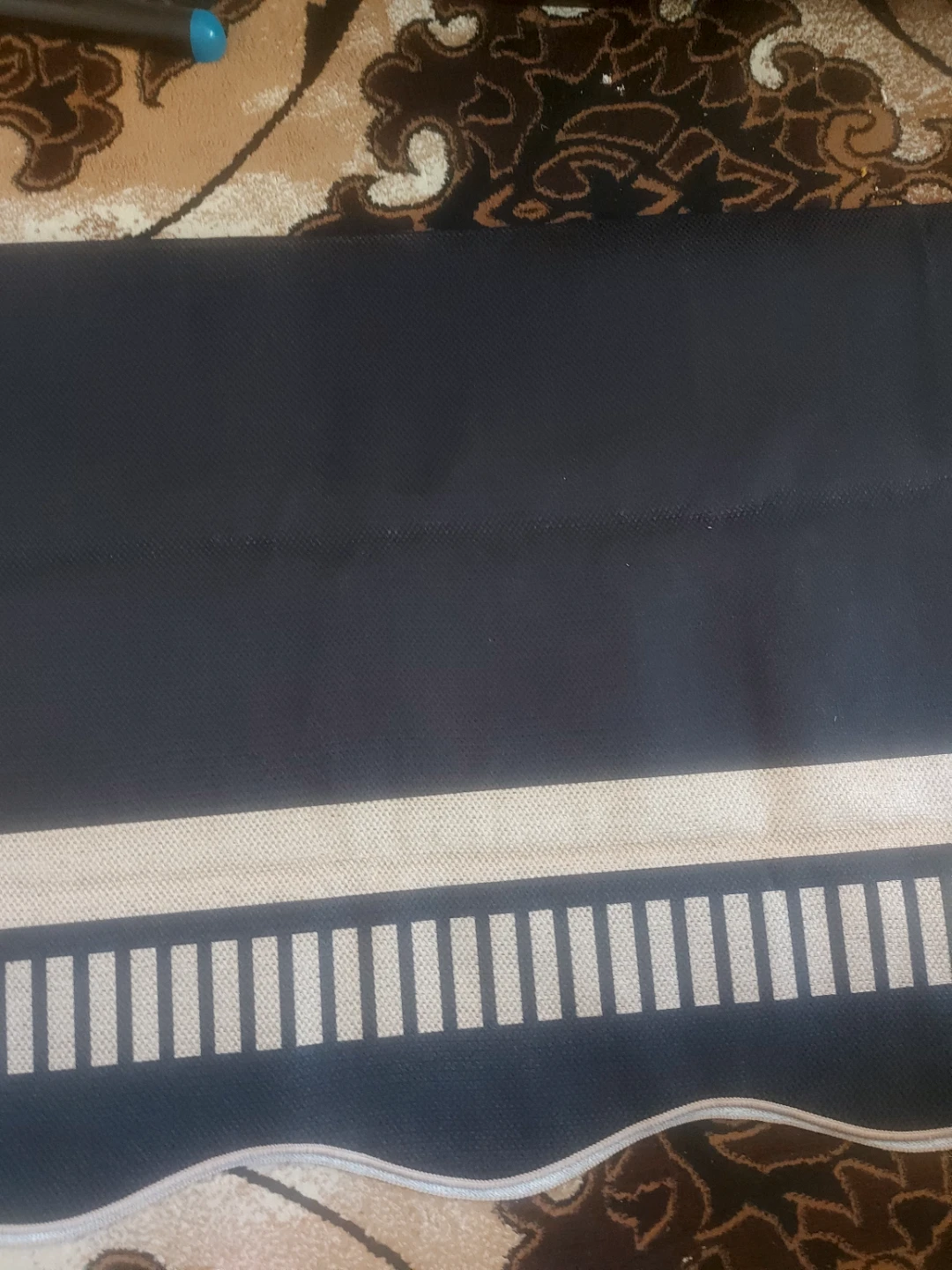 Scalloped Edge Accent Rug - Black 6×9 ft - photo 4