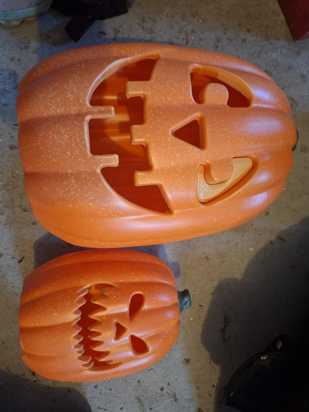 Set of 2 Light-Up Halloween Pumpkins