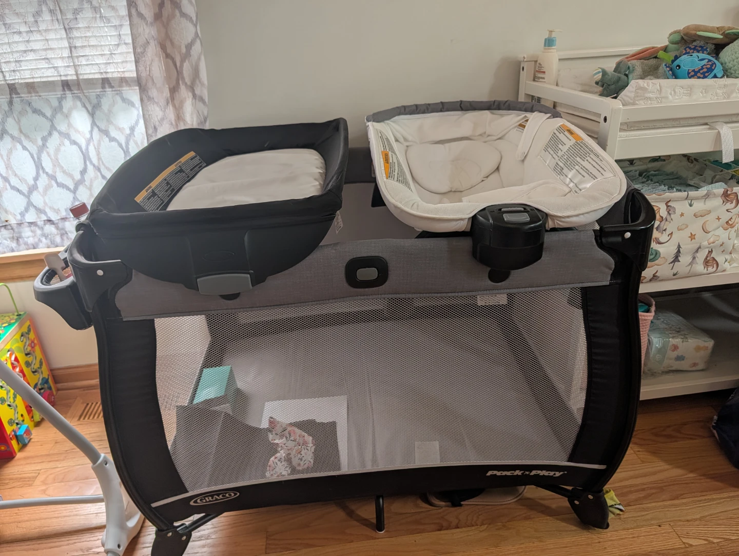 Graco Pack 'n Play Playard with Bassinet and Changer