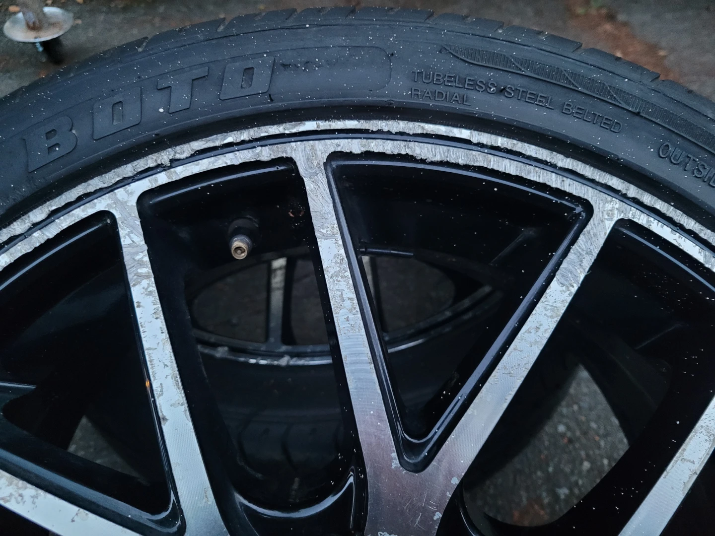 235/40ZR18 Tire - photo 5