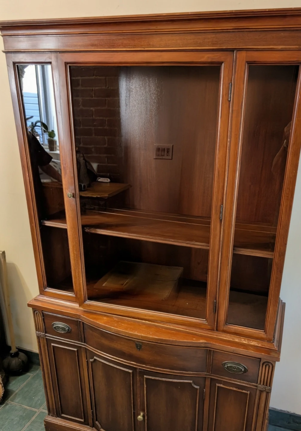 Bernhardt Wooden Display Cabinet with Glass Doors - photo 2
